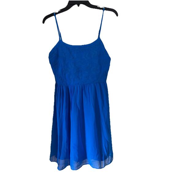 NWT SO Juniors Medium Blue Embroidery Strappy Babydoll Dress Smocked Back Flowy - Picture 1 of 7